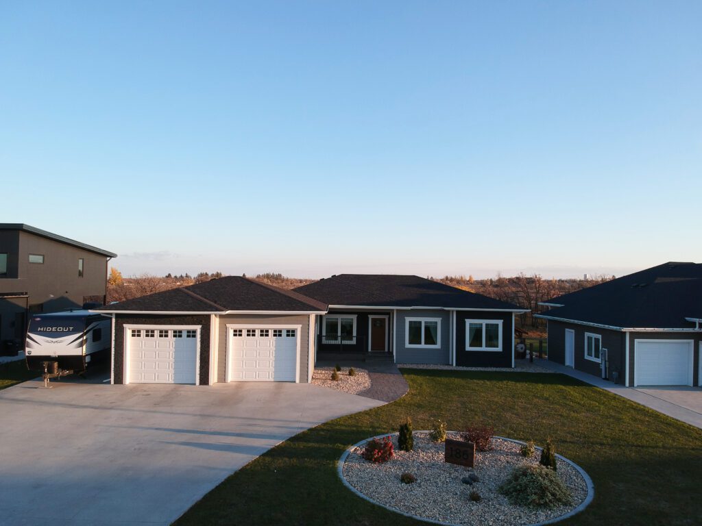 186 Falcon Drive, Morden Gables Home