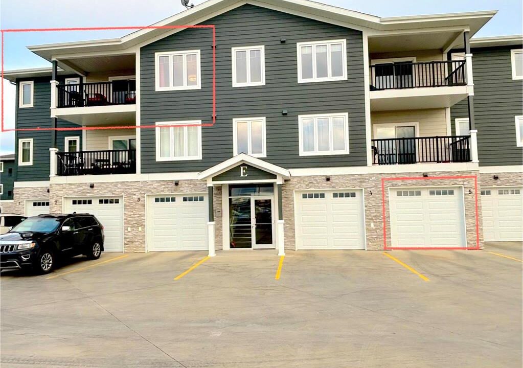 302- 1575 Roblin Blvd Winkler pic 1