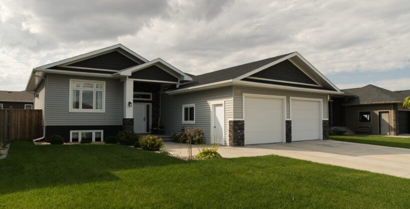 620 Merlin Drive, Winkler