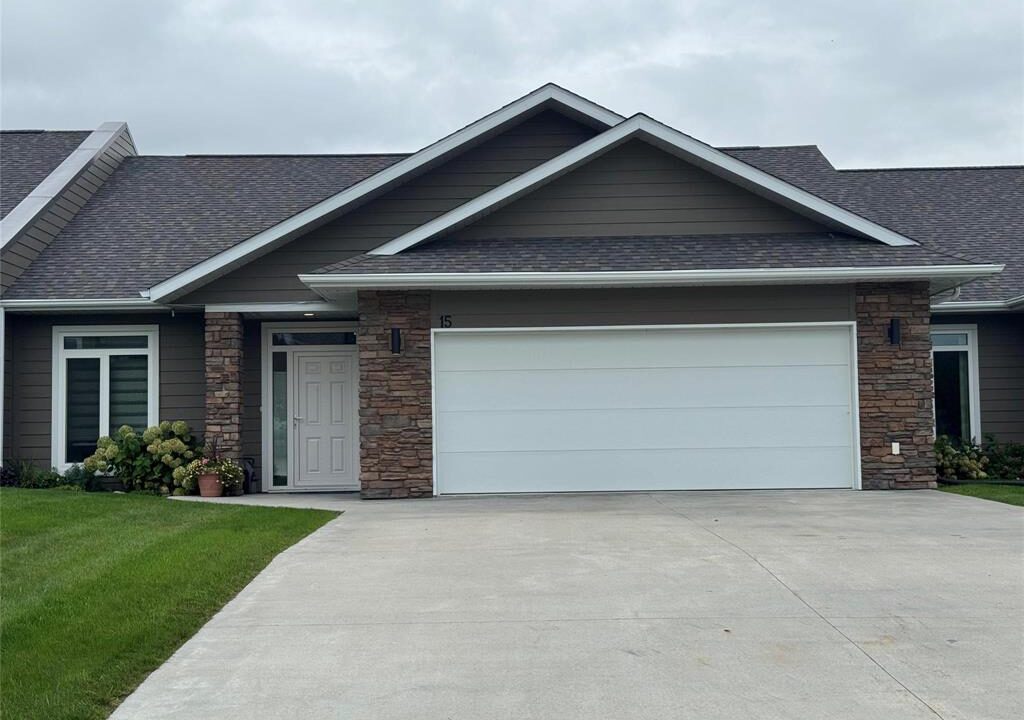 15- 18 Fairway Dr Morden pic
