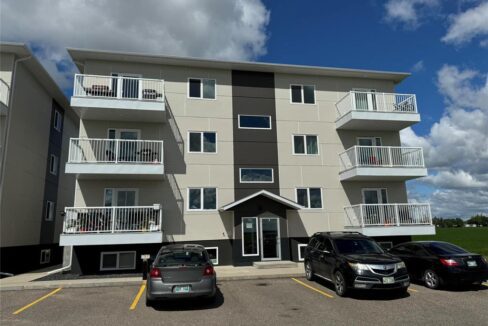 # 17-395 Loren Drive Morden