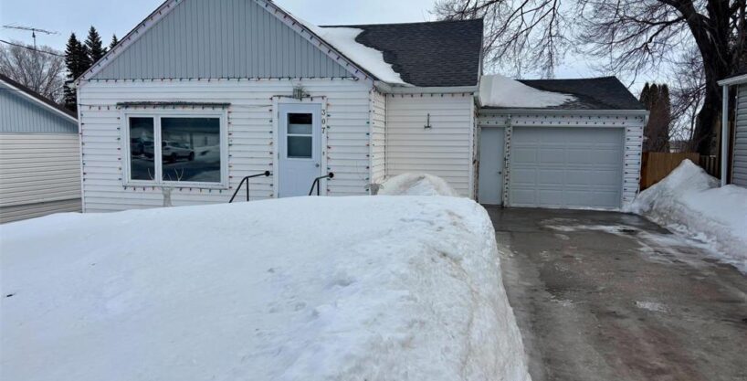307 Mary Street, Manitou