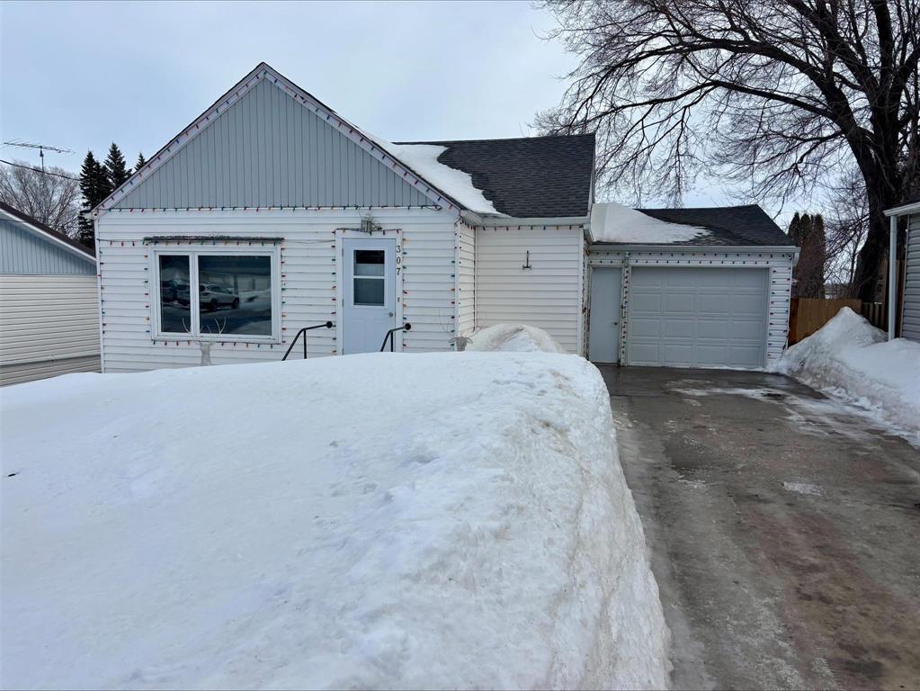 307 Mary Street, Manitou