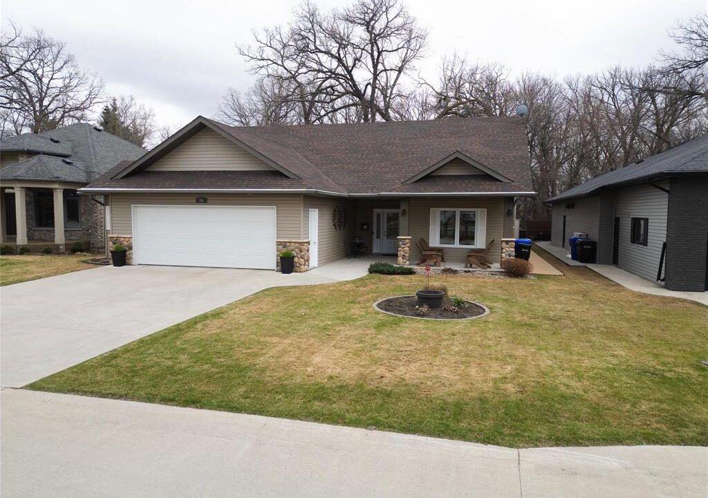 #26 Woodridge Bay Morden
