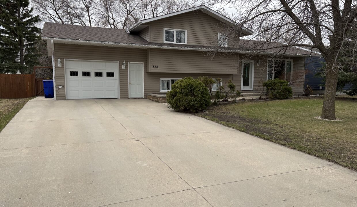 #888 Northwood Street, Morden pic
