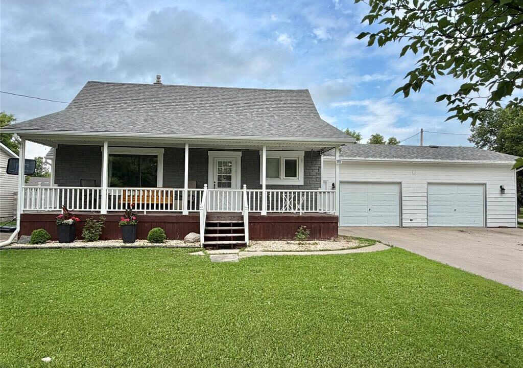 #89 2nd ST NW Altona