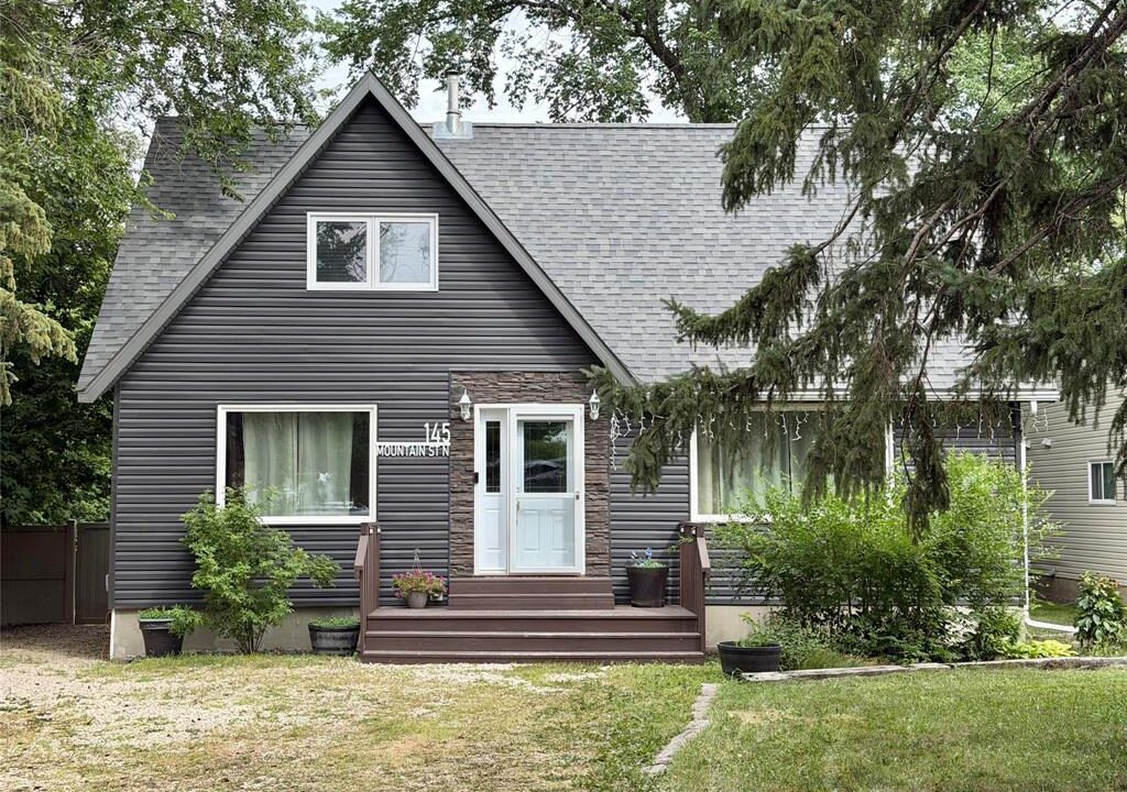#145 Mt St, Morden